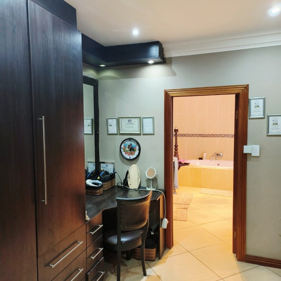 4 Bedroom Property for Sale in Wilkoppies North West